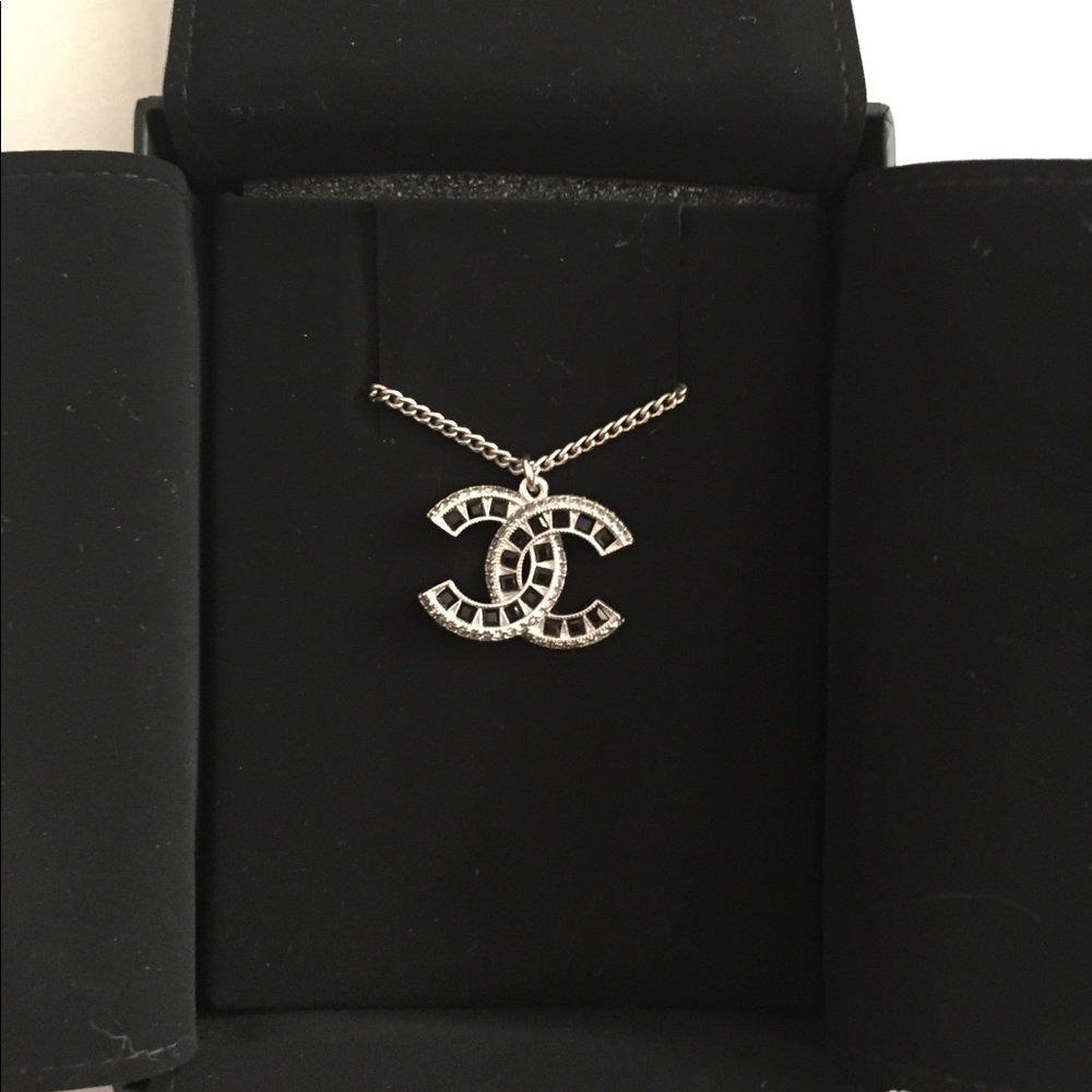 ⭐️⭐️SOLD⭐️⭐️New Chanel necklace